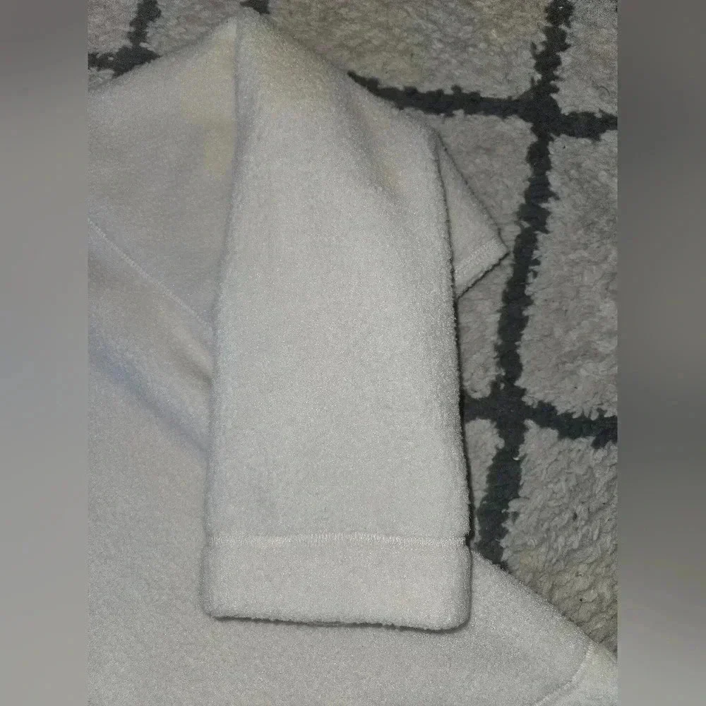 Everlane fuzzy crewneck large - Picture 4 of 5